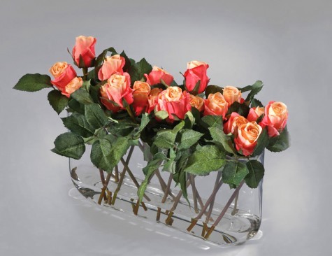 Композиция Розы роз-персик в дизайн-стекле с водой. Высота 33, длина 38